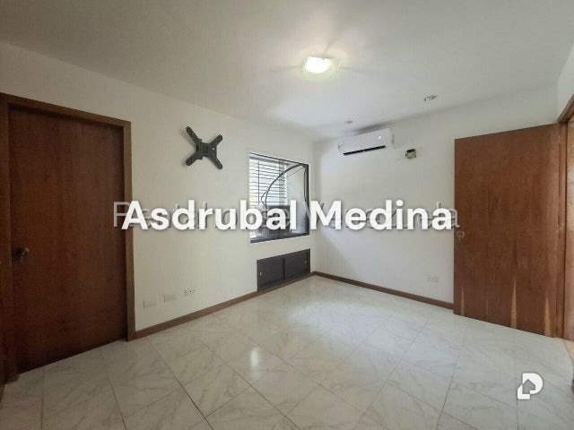 Apartment in Santa Fe, Caracas – 8