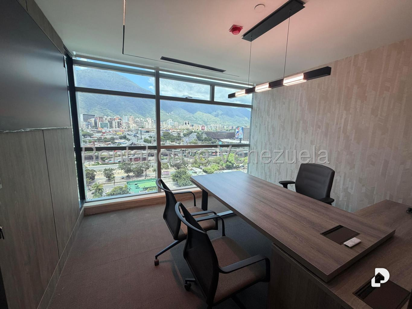 Oficina en Las Mercedes, Caracas – 19