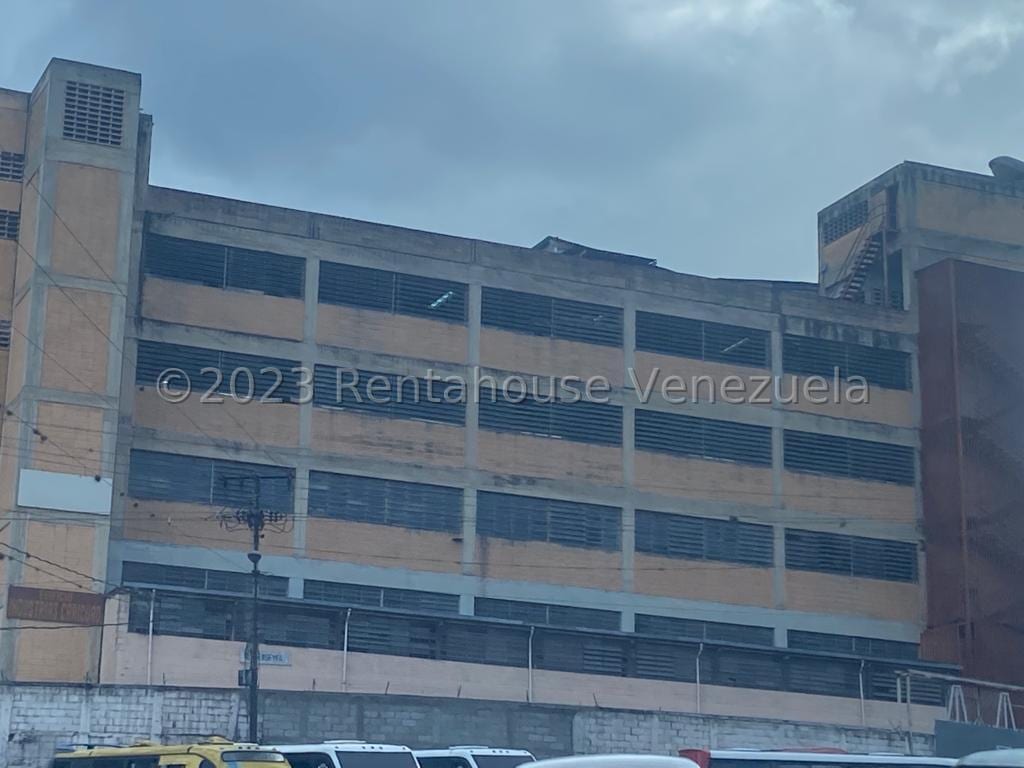 Edificio en Ruiz Pineda, Caracas - 1