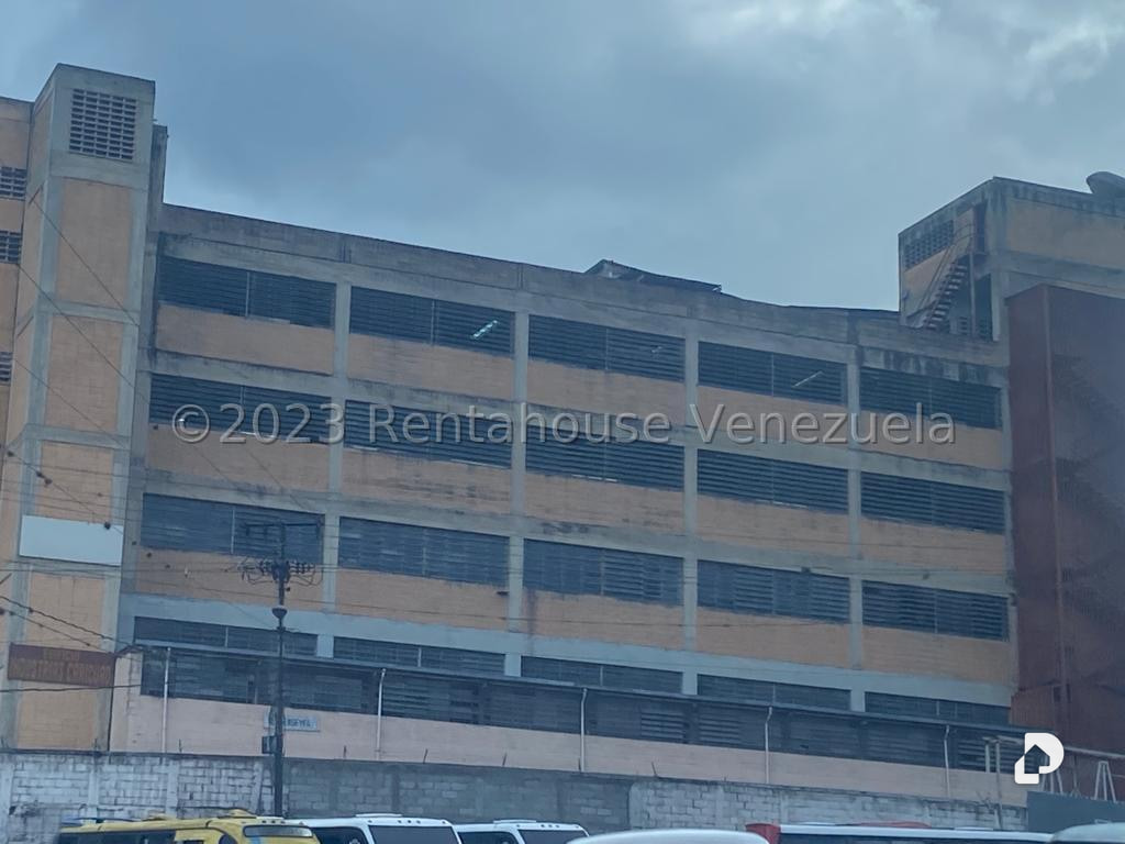 Edificio en Ruiz Pineda, Caracas – 1
