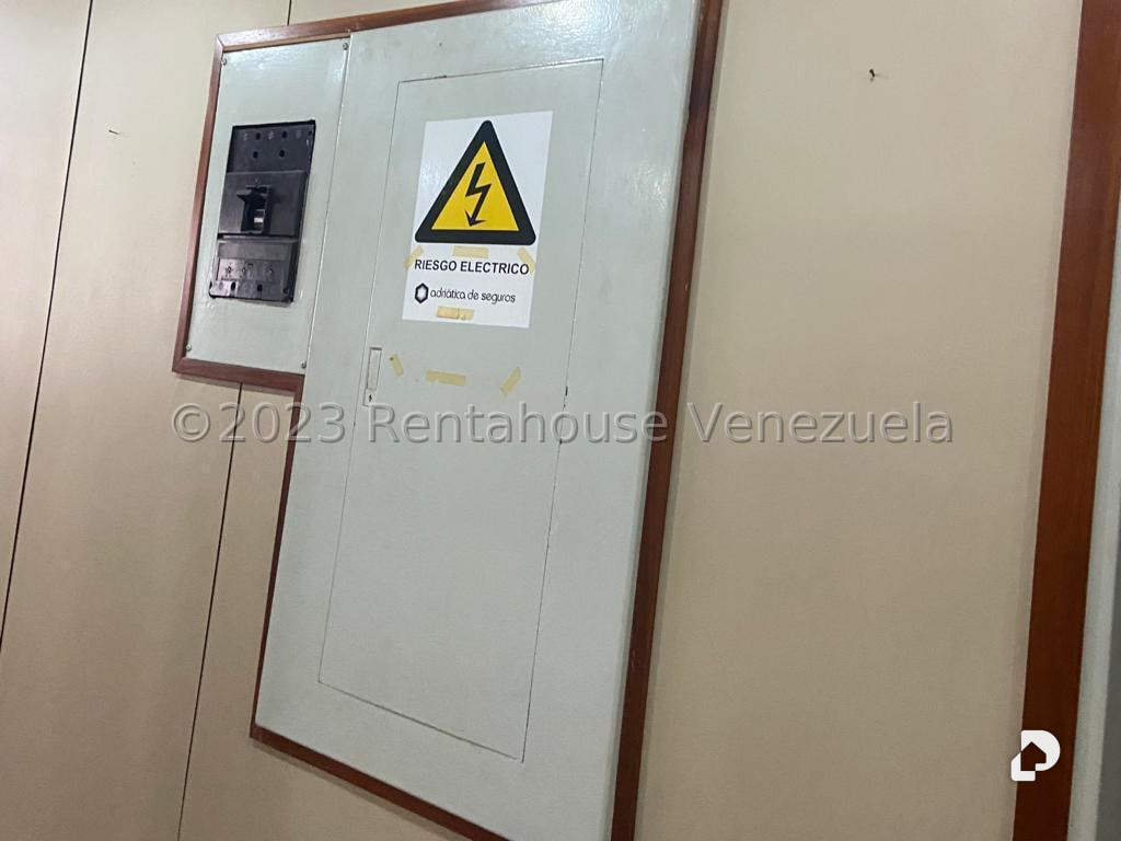 Edificio en Ruiz Pineda, Caracas – 25