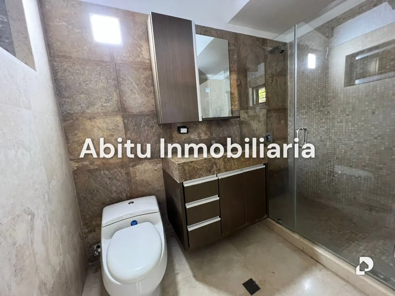House in Cumbres de Curumo, Caracas – 12
