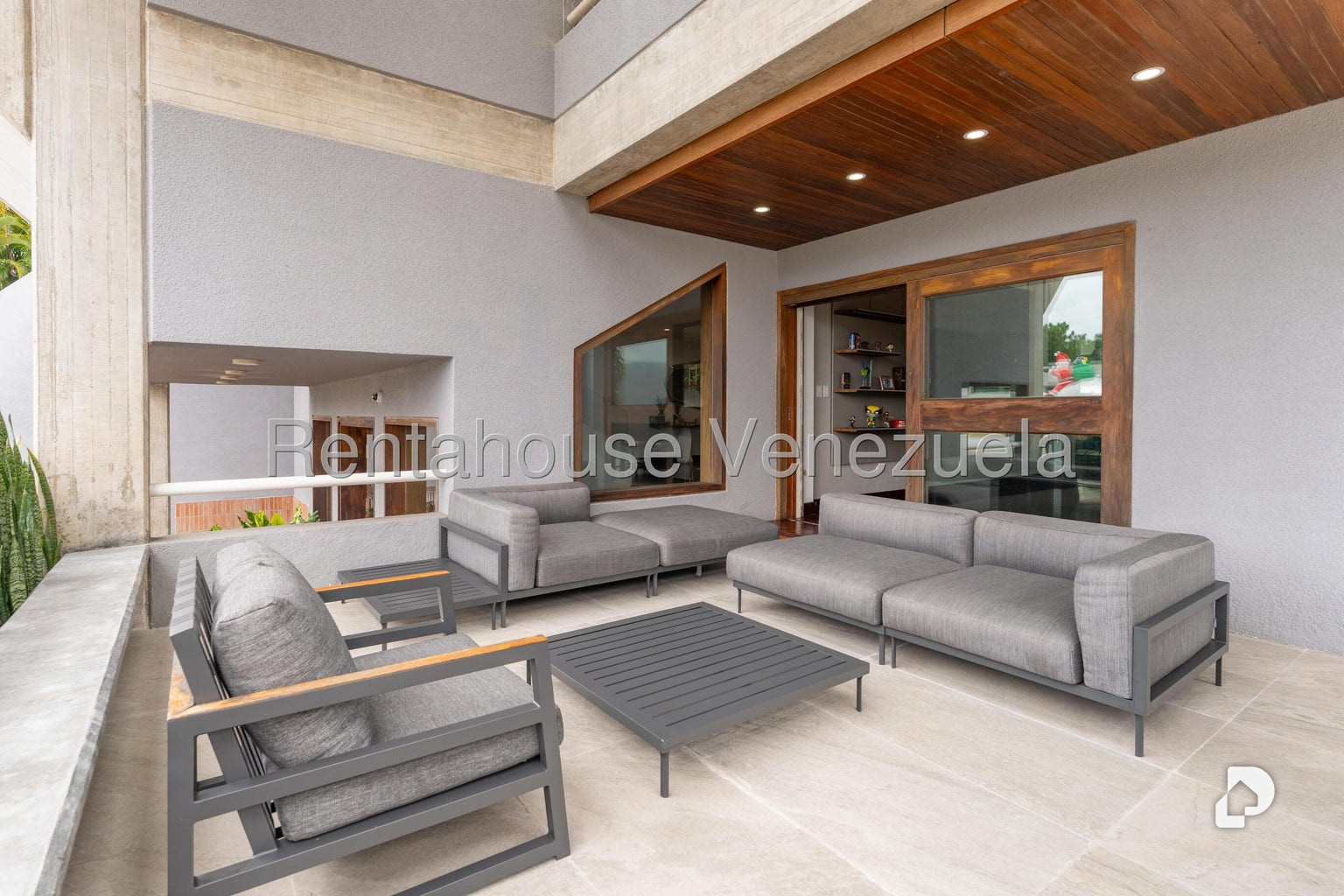 Casa en Cerro Verde, Caracas – 23
