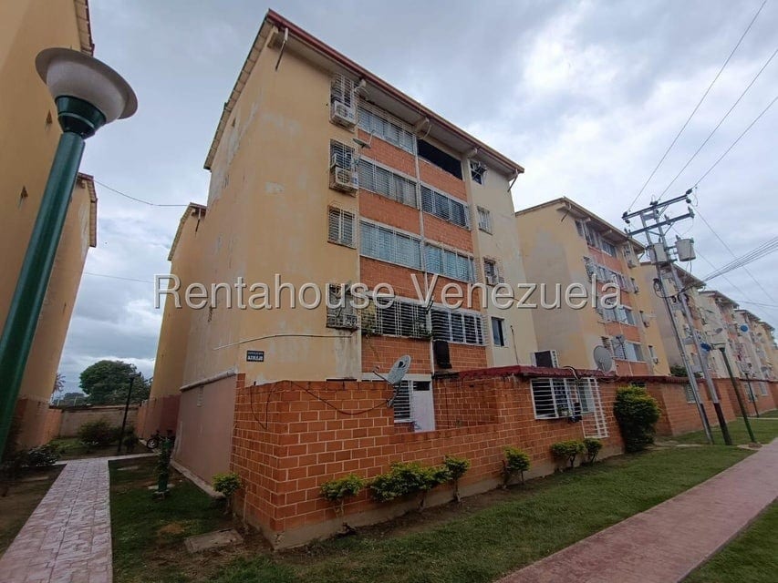 Apartamento en Santa Rita, Maracay - 1