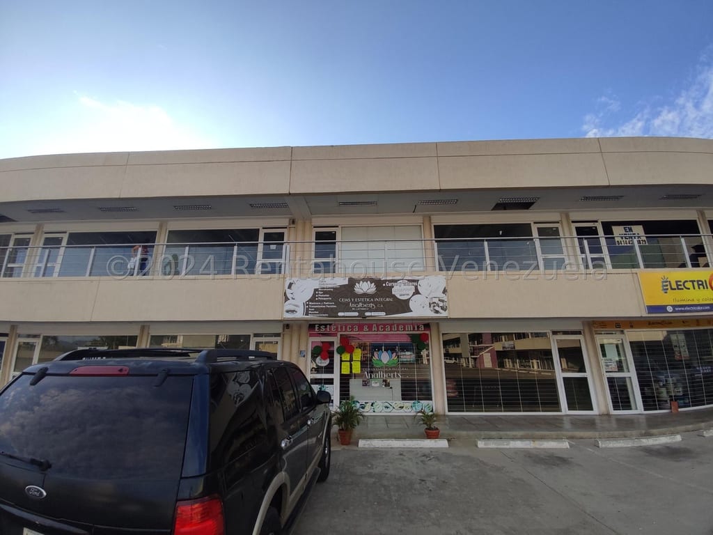 Commercial space in Paraparal, Los Guayos - 1