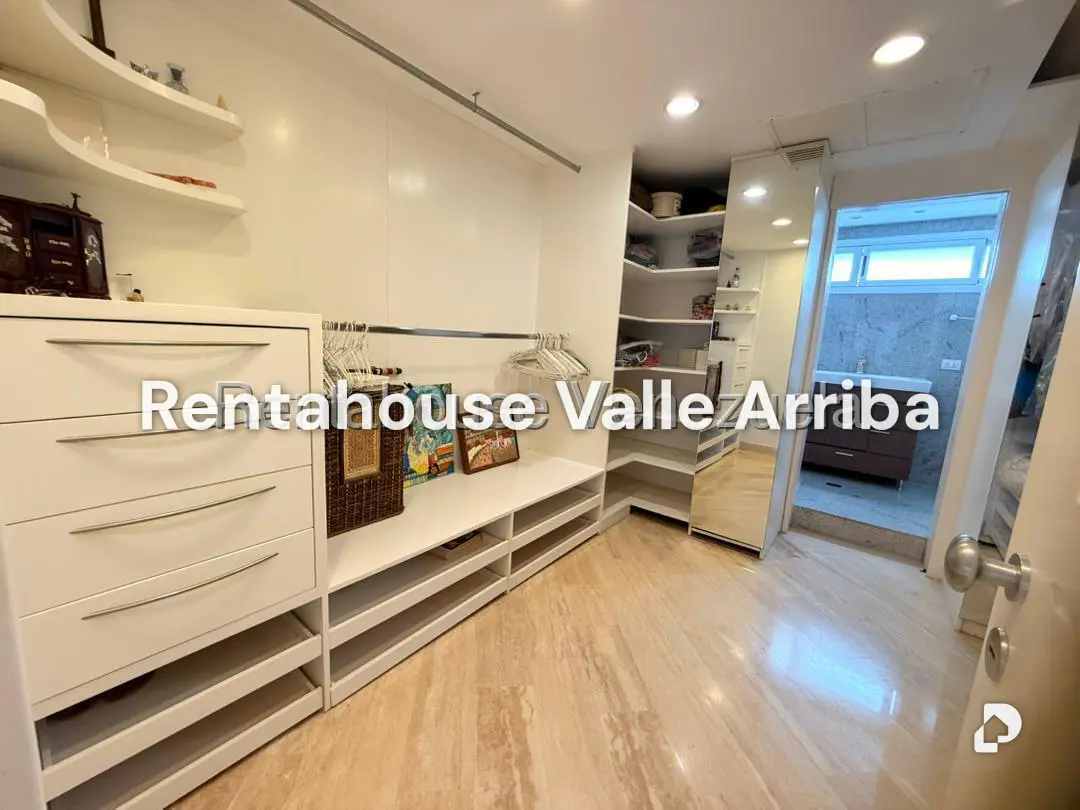 House in Loma Linda, Caracas – 24