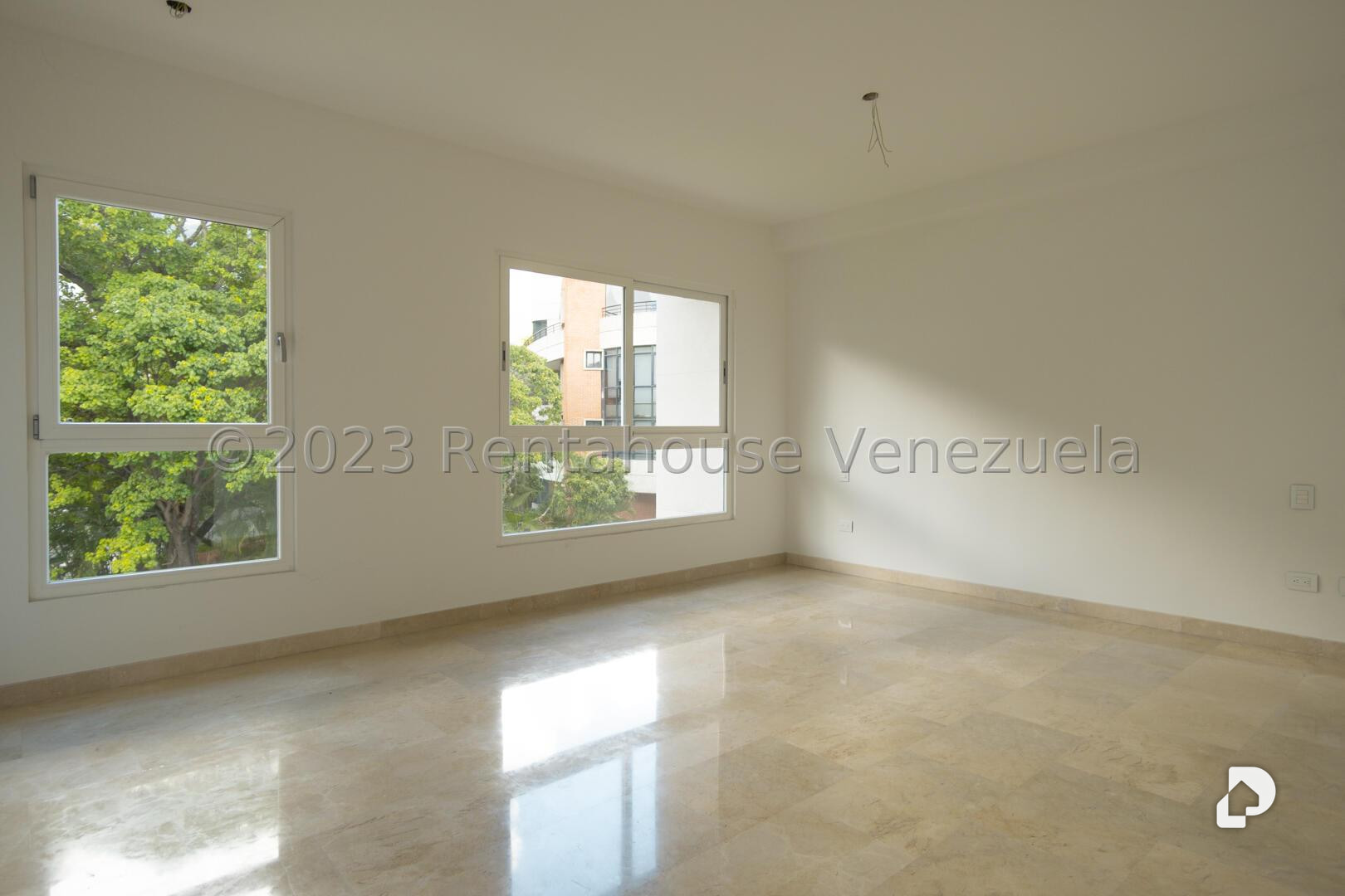 Edificio en La Castellana, Caracas – 11