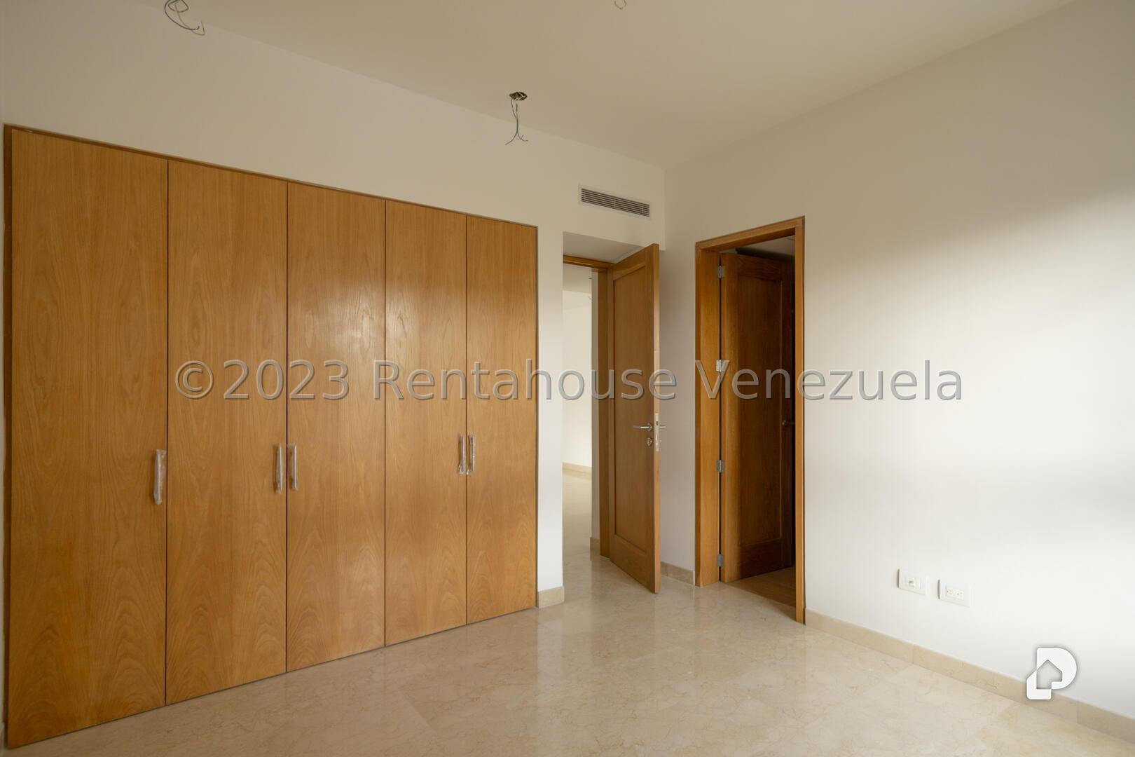Edificio en La Castellana, Caracas – 25