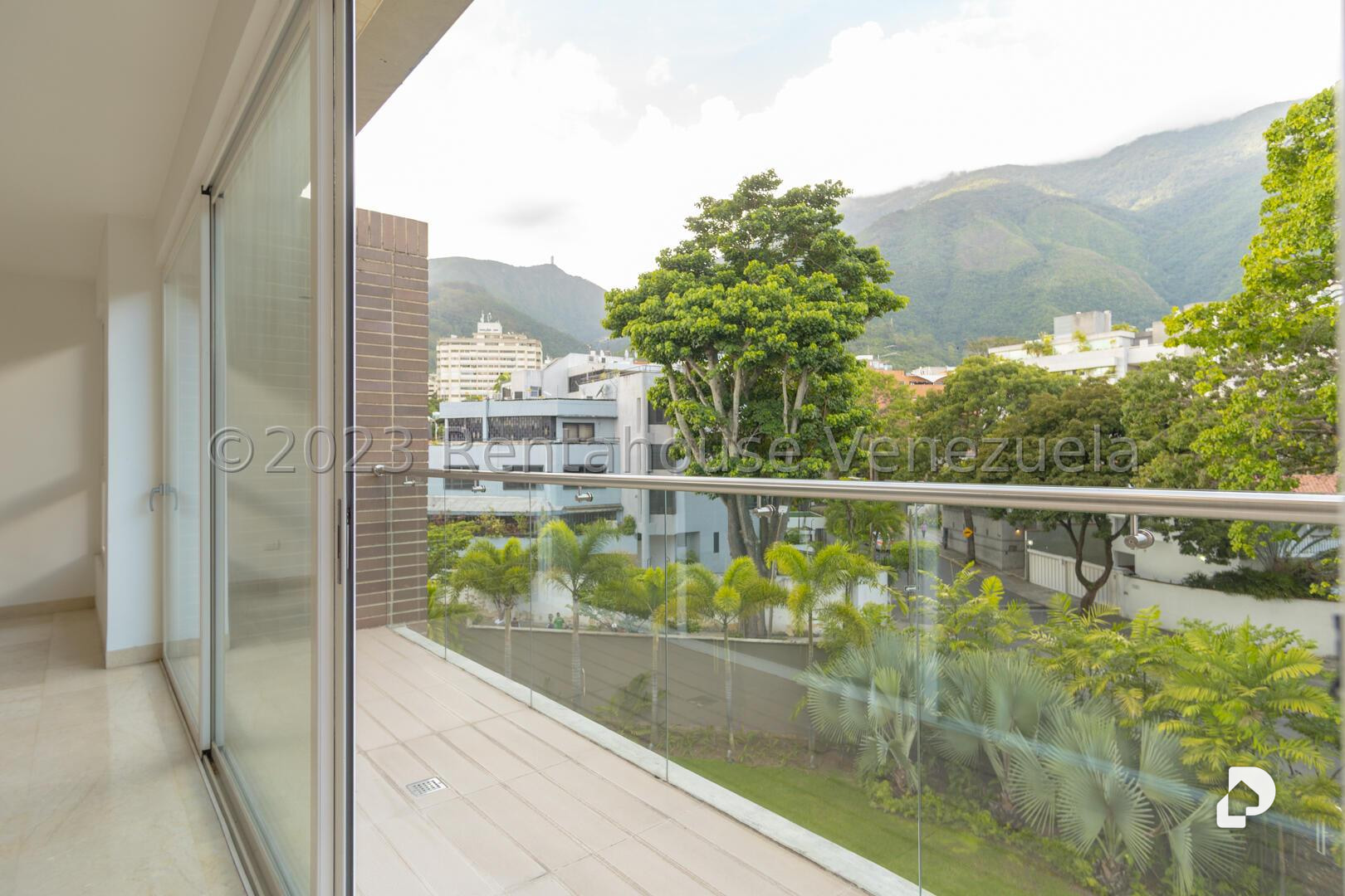 Edificio en La Castellana, Caracas – 26