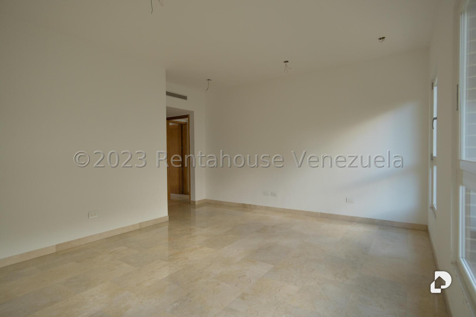 Edificio en La Castellana, Caracas – 12