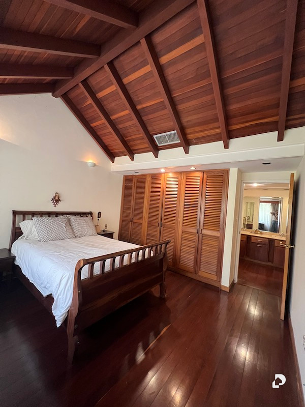 House in La Lagunita, Caracas – 24