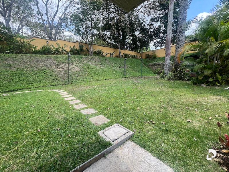 House in La Lagunita, Caracas – 12