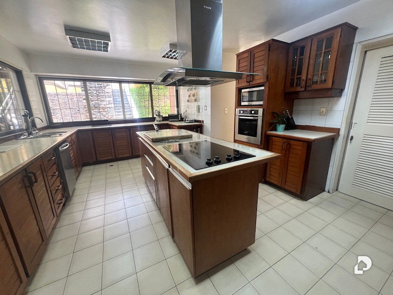 House in La Lagunita, Caracas – 18