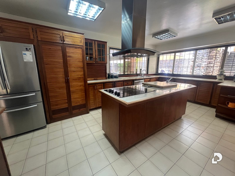 House in La Lagunita, Caracas – 17