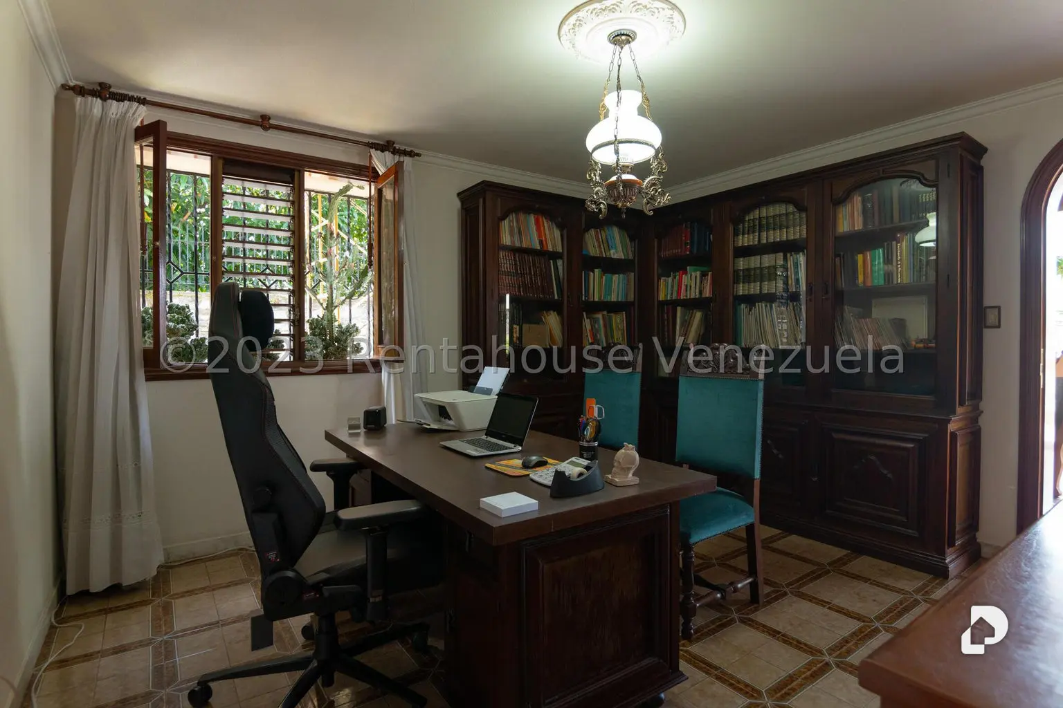 Casa en Cumbres de Curumo, Caracas – 30