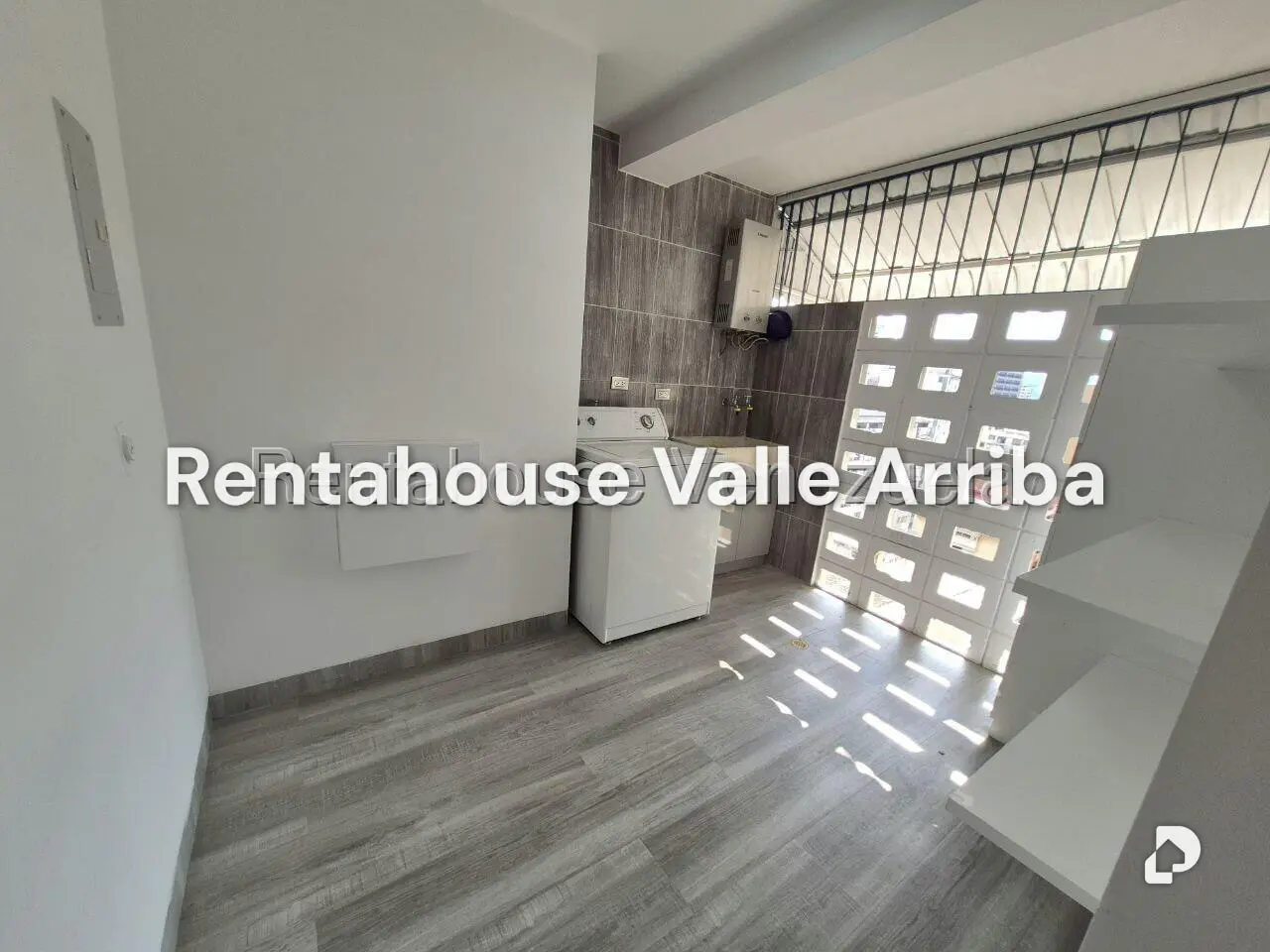 Apartamento en Los Palos Grandes, Caracas – 13