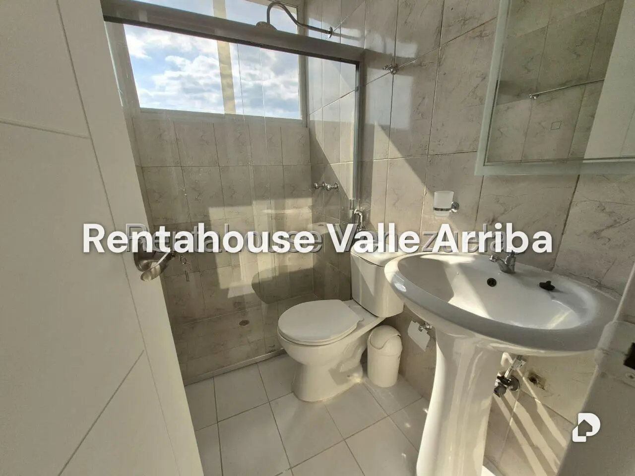 Apartamento en Los Palos Grandes, Caracas – 15