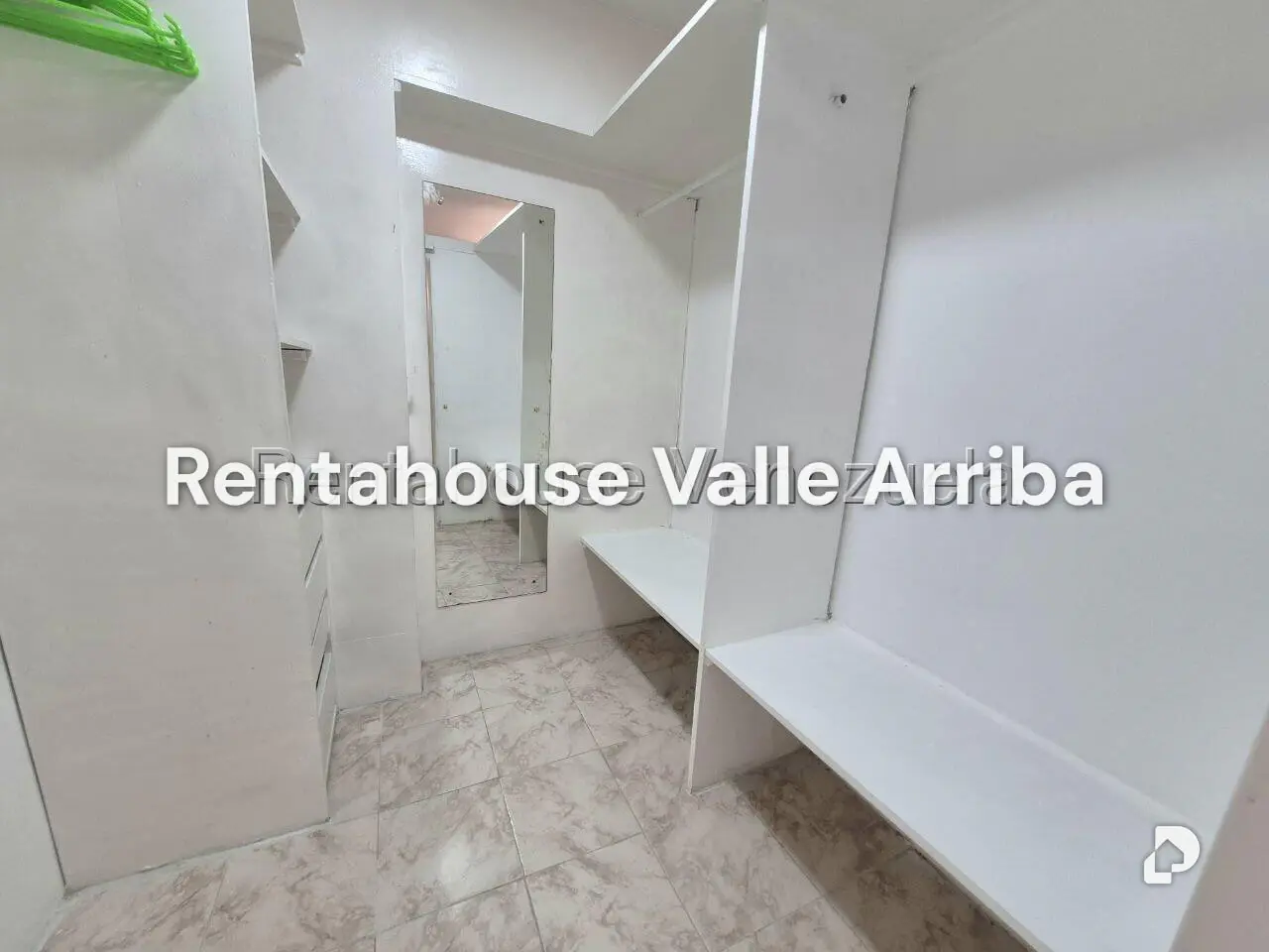 Apartamento en Los Palos Grandes, Caracas – 23