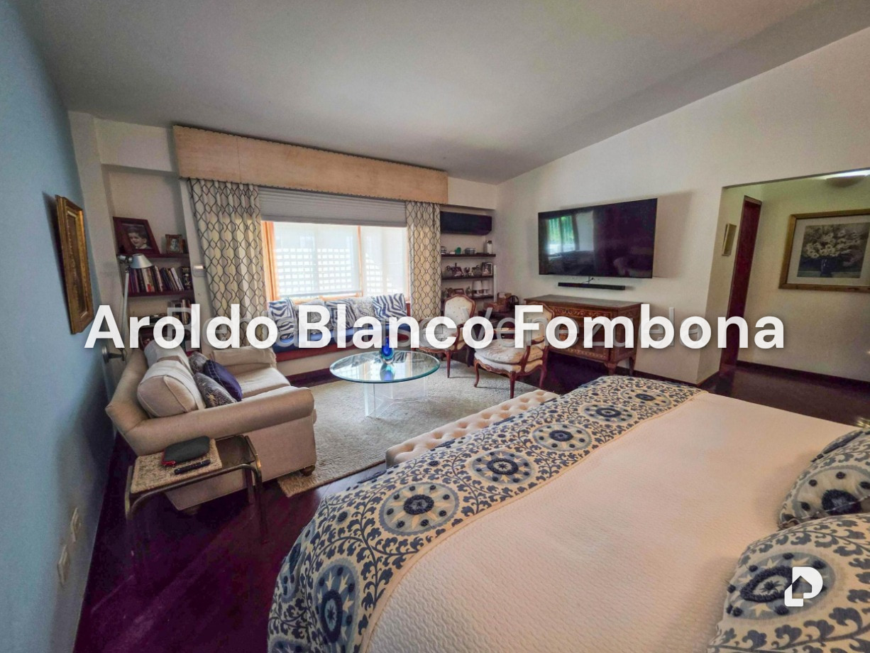 Casa en Cerro Verde, Caracas – 23
