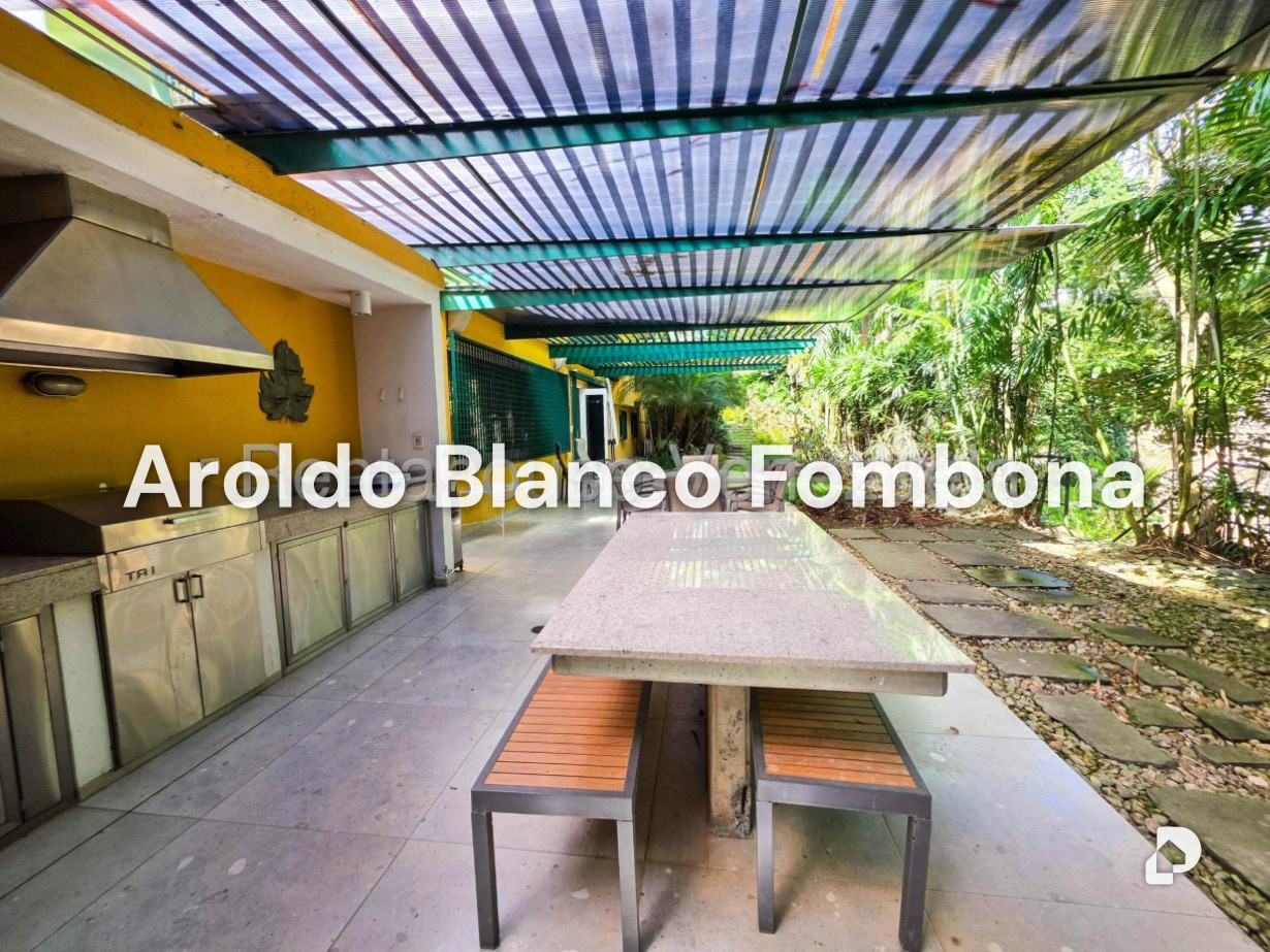Casa en Cerro Verde, Caracas – 18
