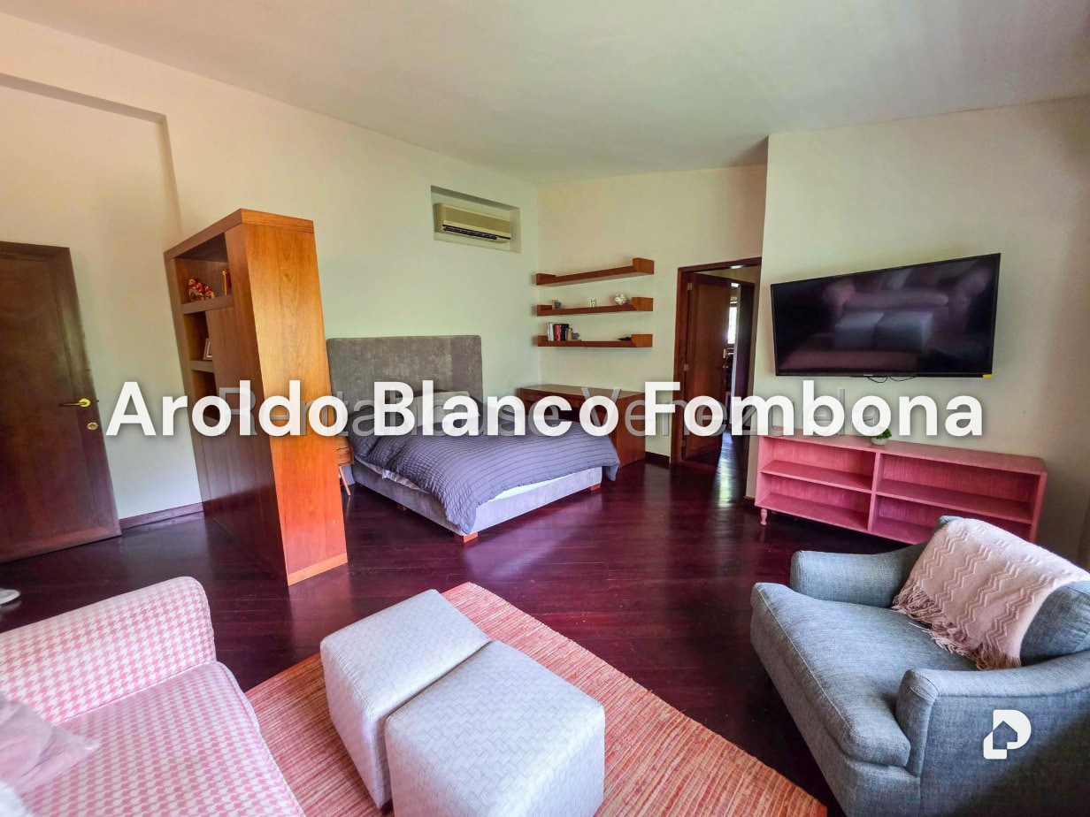 Casa en Cerro Verde, Caracas – 20