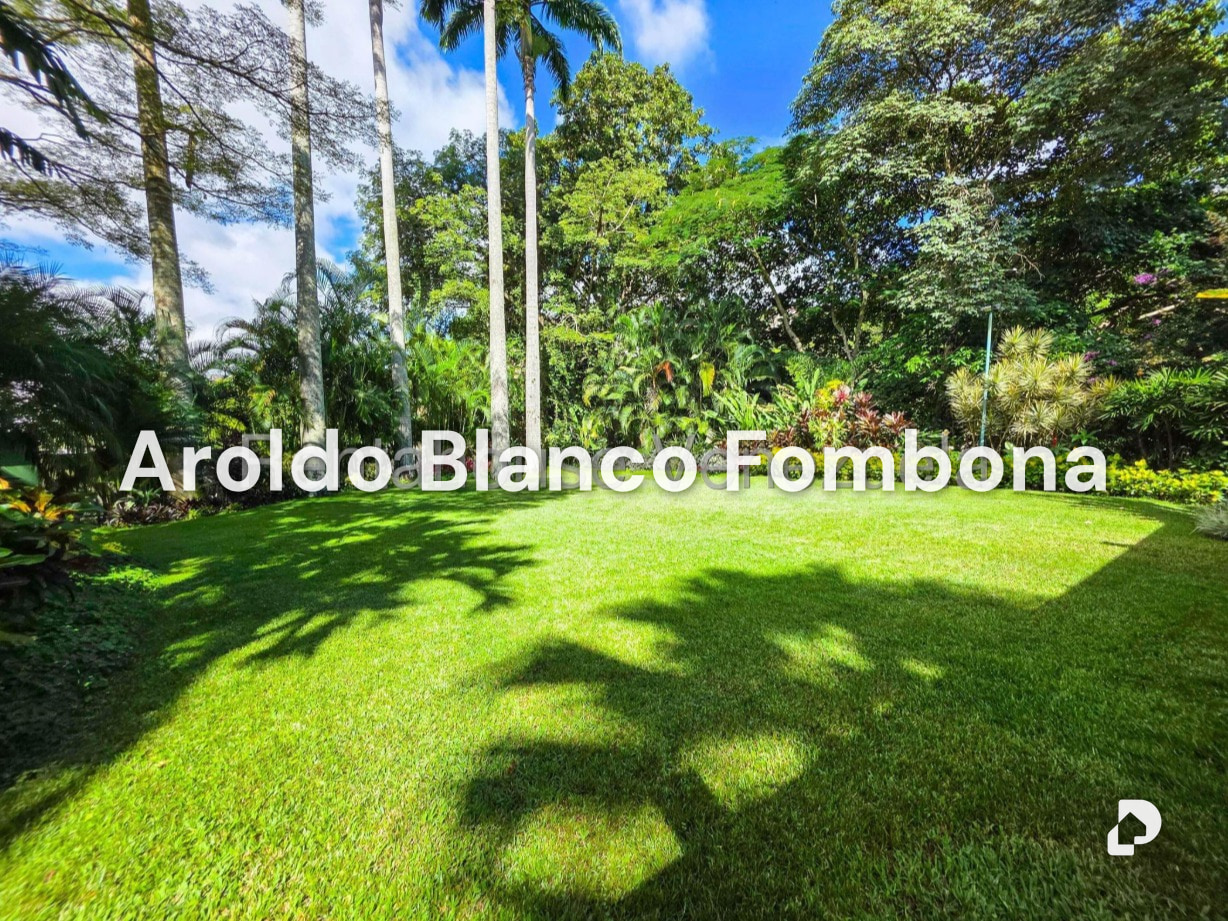 Casa en Cerro Verde, Caracas – 14