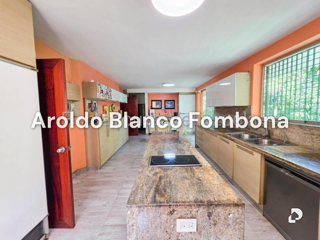Casa en Cerro Verde, Caracas – 12