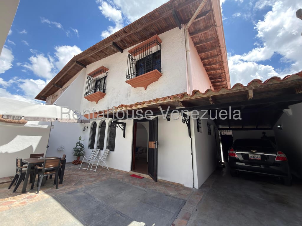 House in Alto Prado, Caracas - 1