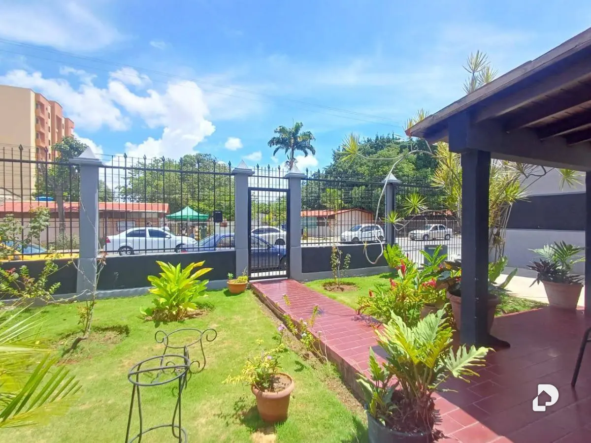 Casa en Av. Rotaria, Barquisimeto – 17