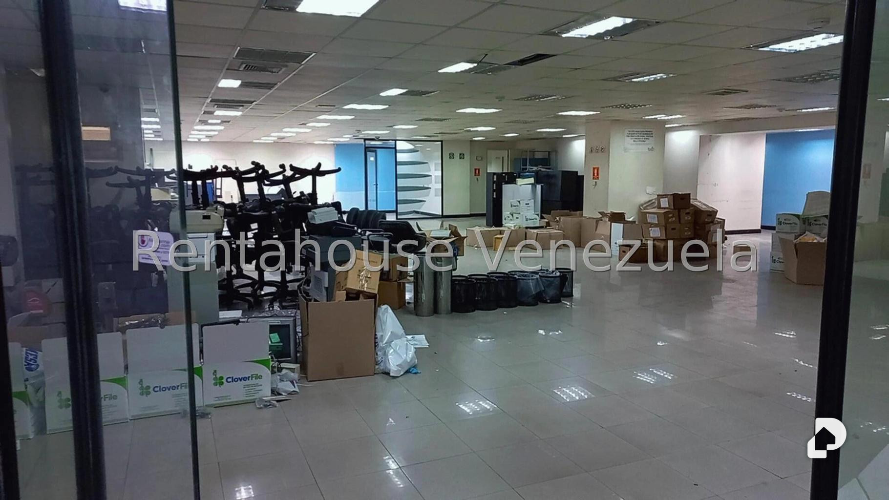Local comercial en El Cafetal, Caracas – 18