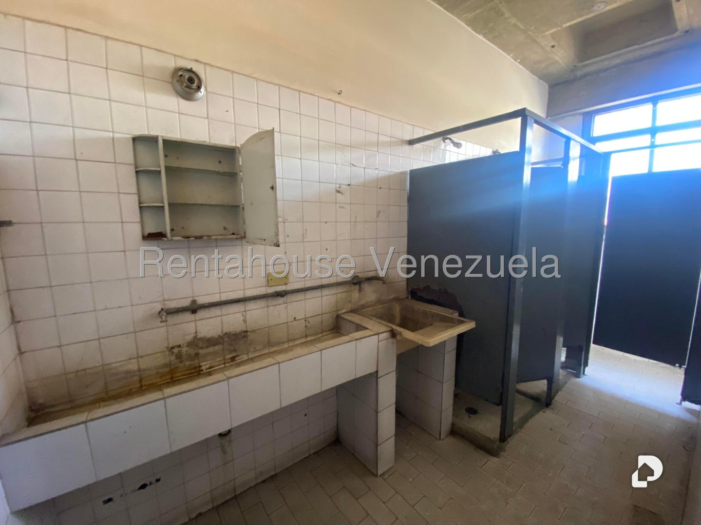 Local comercial en La Yaguara, Caracas – 19