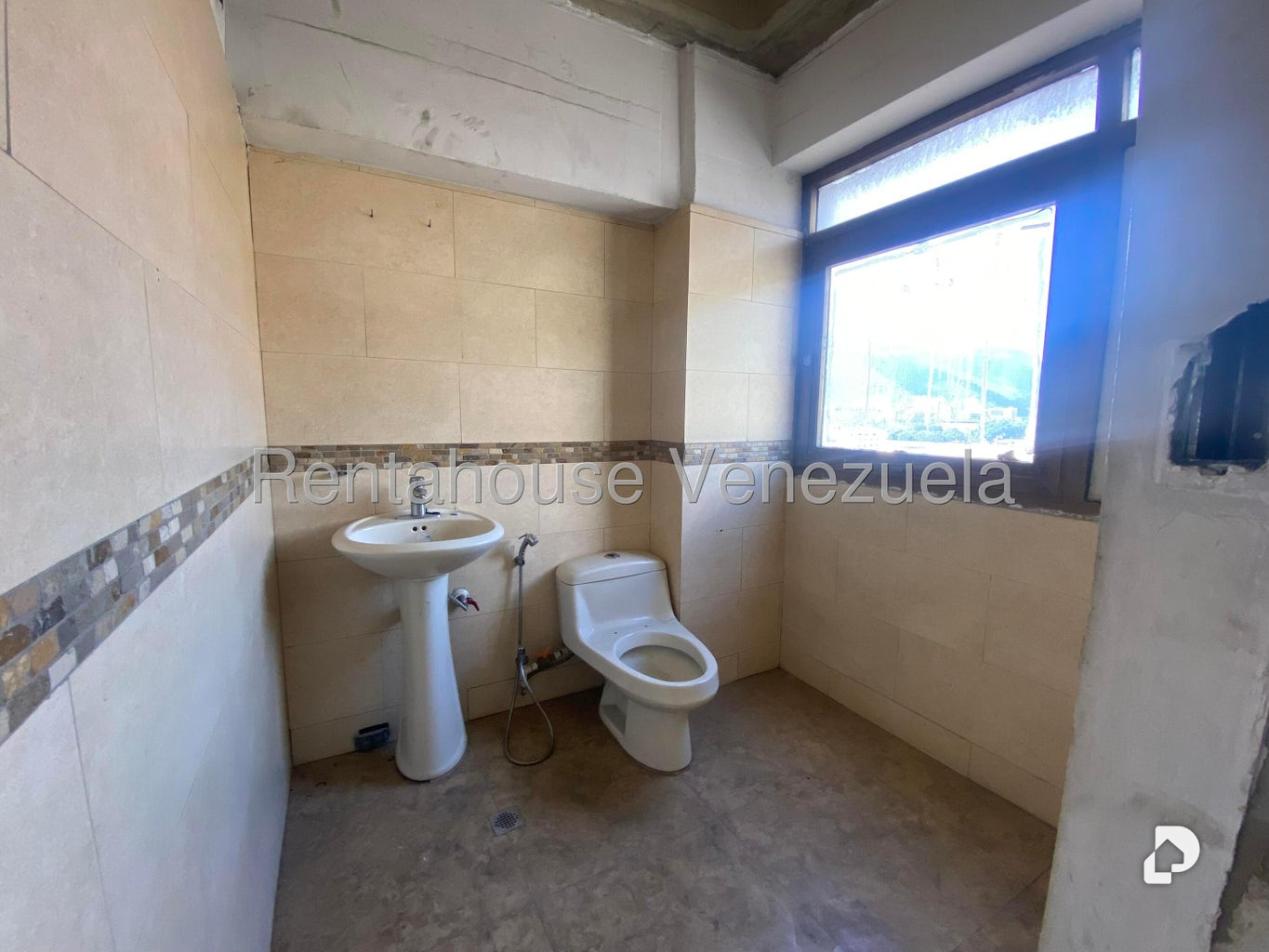Local comercial en La Yaguara, Caracas – 18