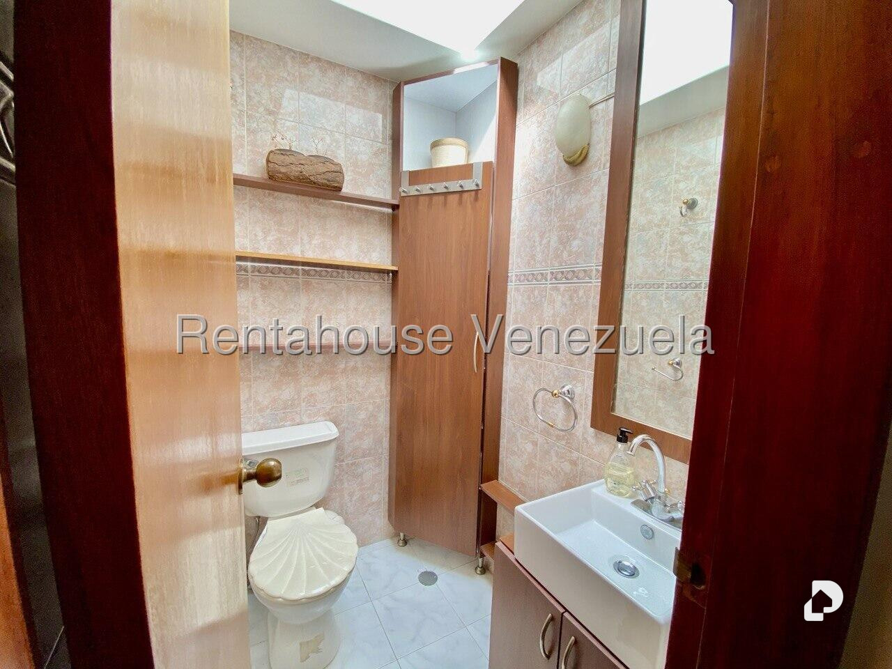 Casa en Lomas De La Trinidad, Caracas – 25