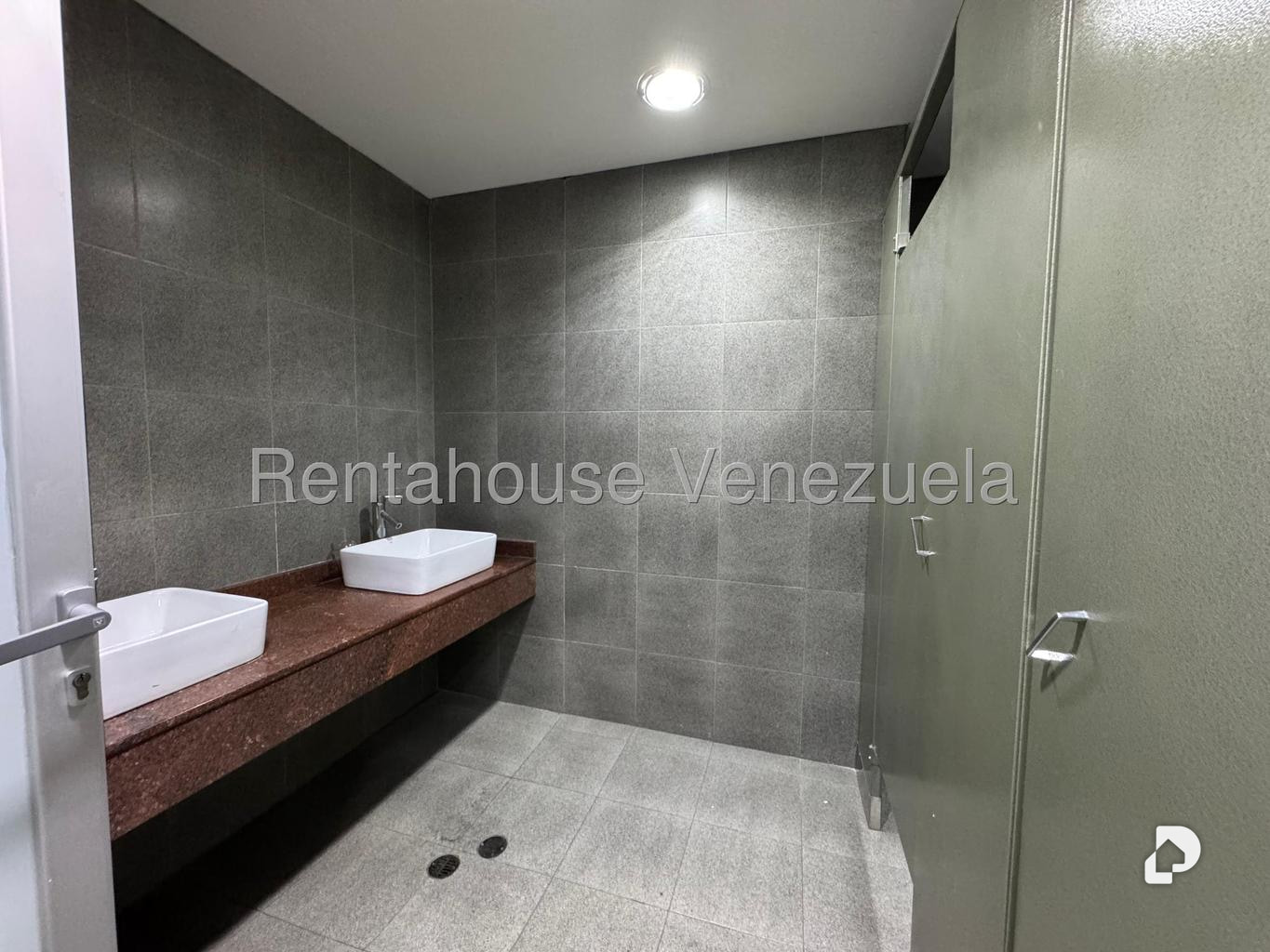 Oficina en Los Dos Caminos, Caracas – 13