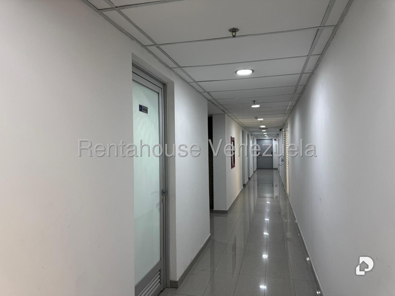 Oficina en Los Dos Caminos, Caracas – 12