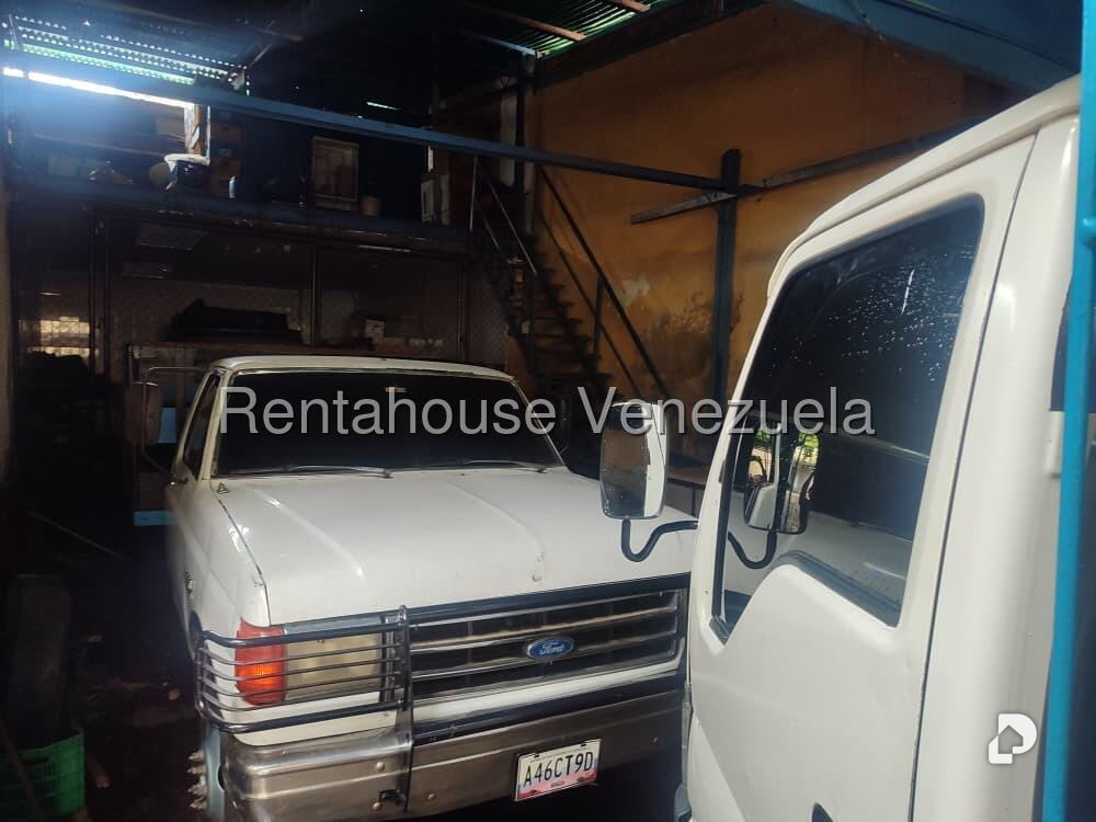 Local comercial en Puente Hierro, Caracas – 12