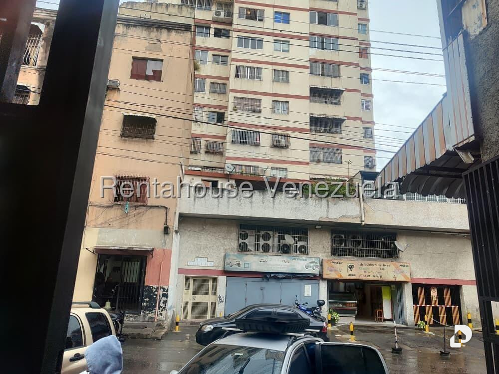 Local comercial en Puente Hierro, Caracas – 2