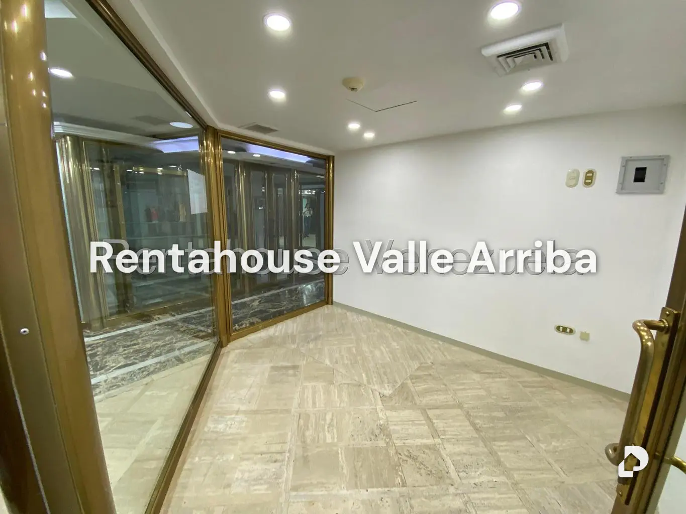 Local comercial en Chuao, Caracas – 1