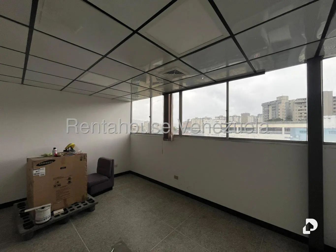 Local comercial en La Urbina, Caracas – 10
