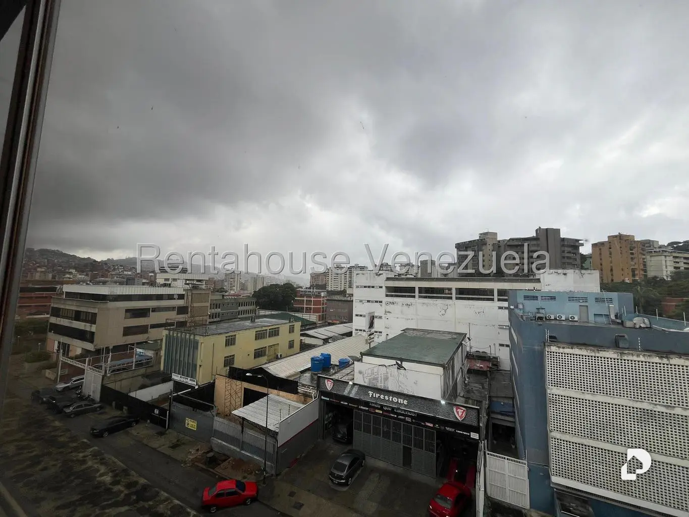 Local comercial en La Urbina, Caracas – 11