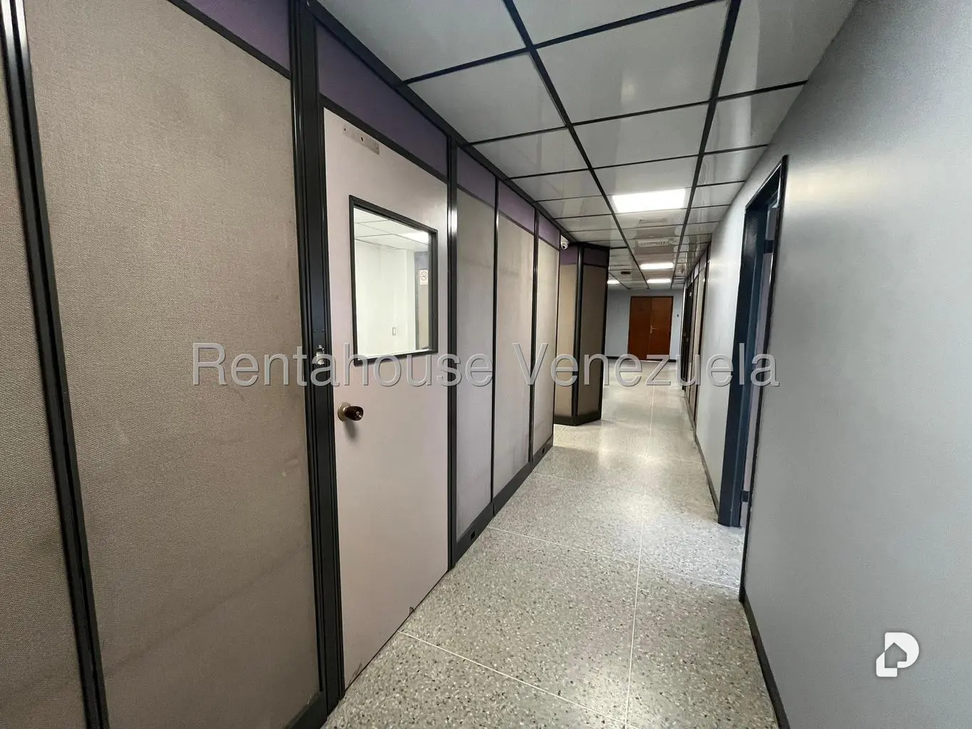 Local comercial en La Urbina, Caracas – 8