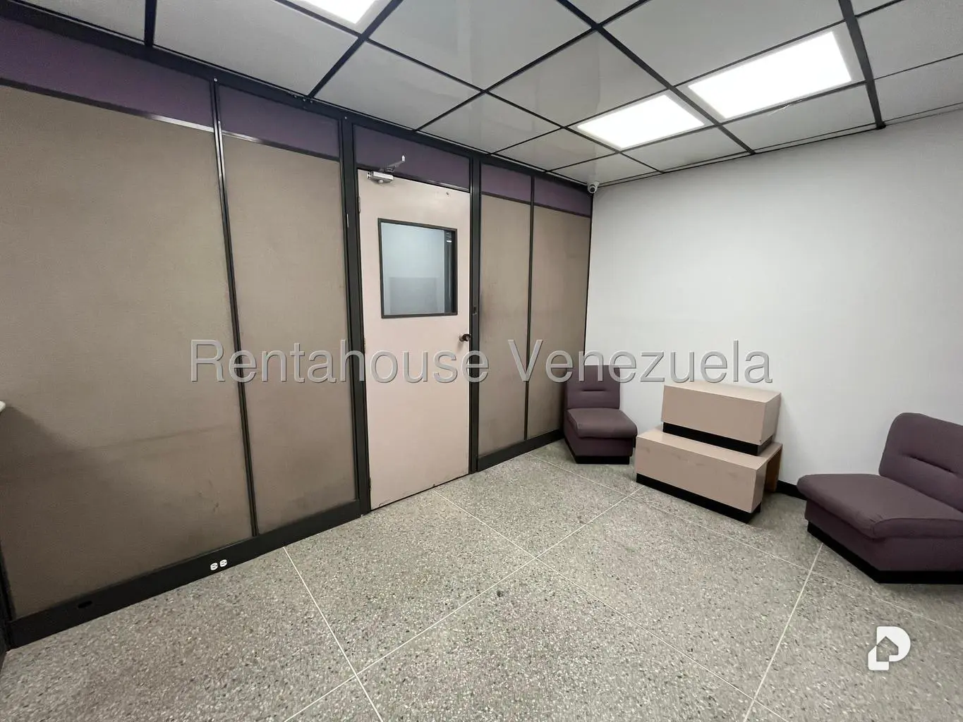 Local comercial en La Urbina, Caracas – 5