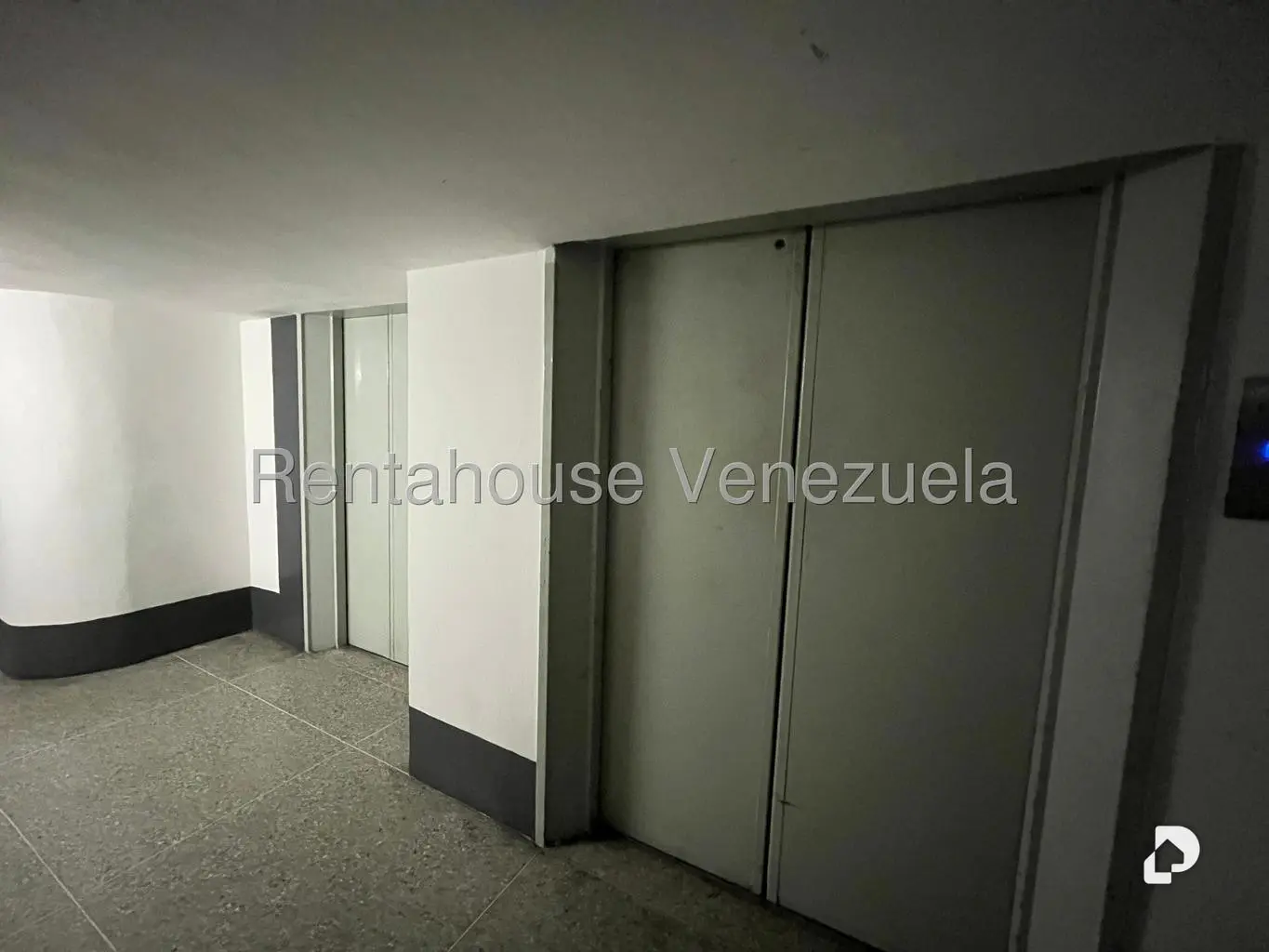 Local comercial en La Urbina, Caracas – 3