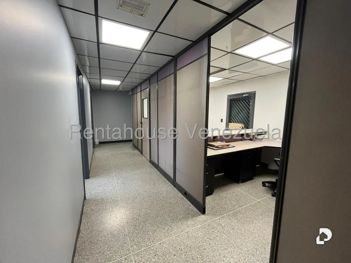 Local comercial en La Urbina, Caracas – 9