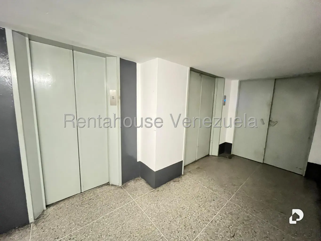 Local comercial en La Urbina, Caracas – 4