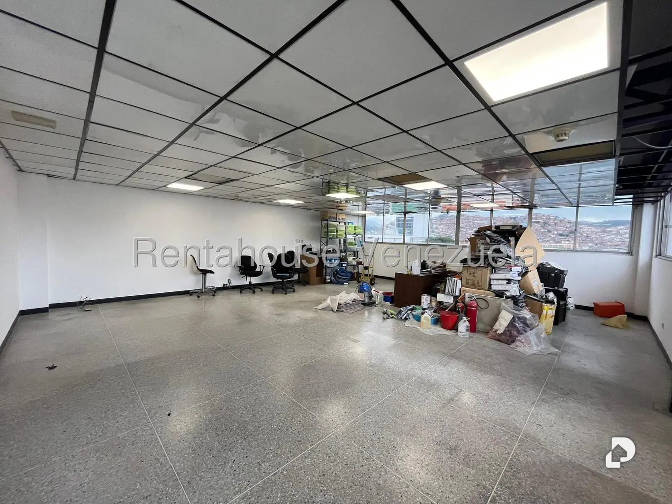 Local comercial en La Urbina, Caracas – 15