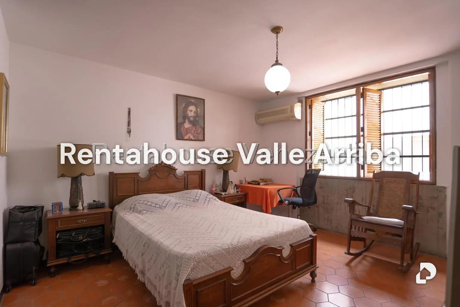 Casa en Santa Sofía, Caracas – 24