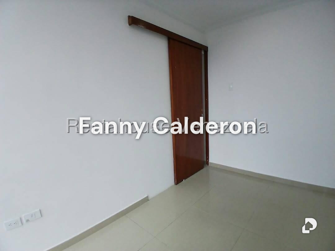Oficina en Las Mercedes, Caracas – 12