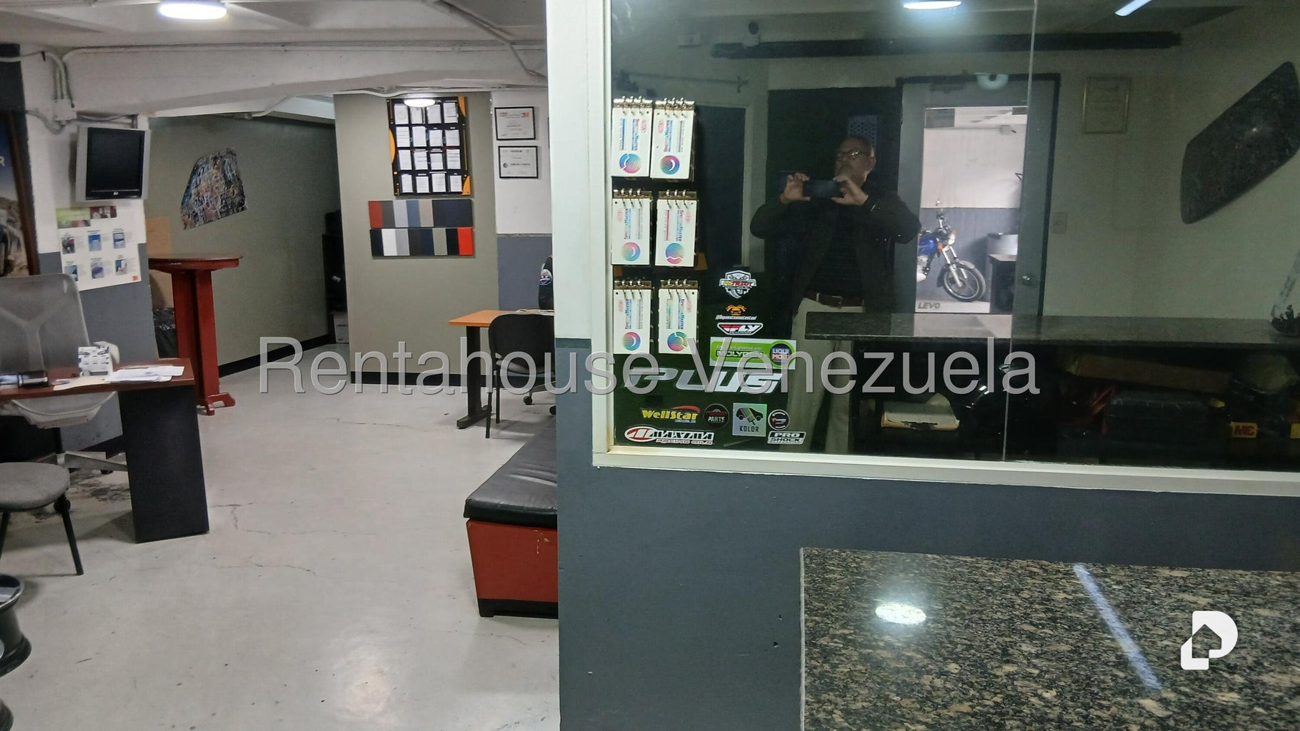 Local comercial en Boleíta Norte, Caracas – 30