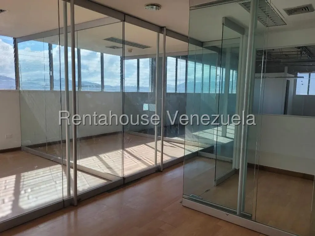 Warehouse in Boleíta Norte, Caracas - 1